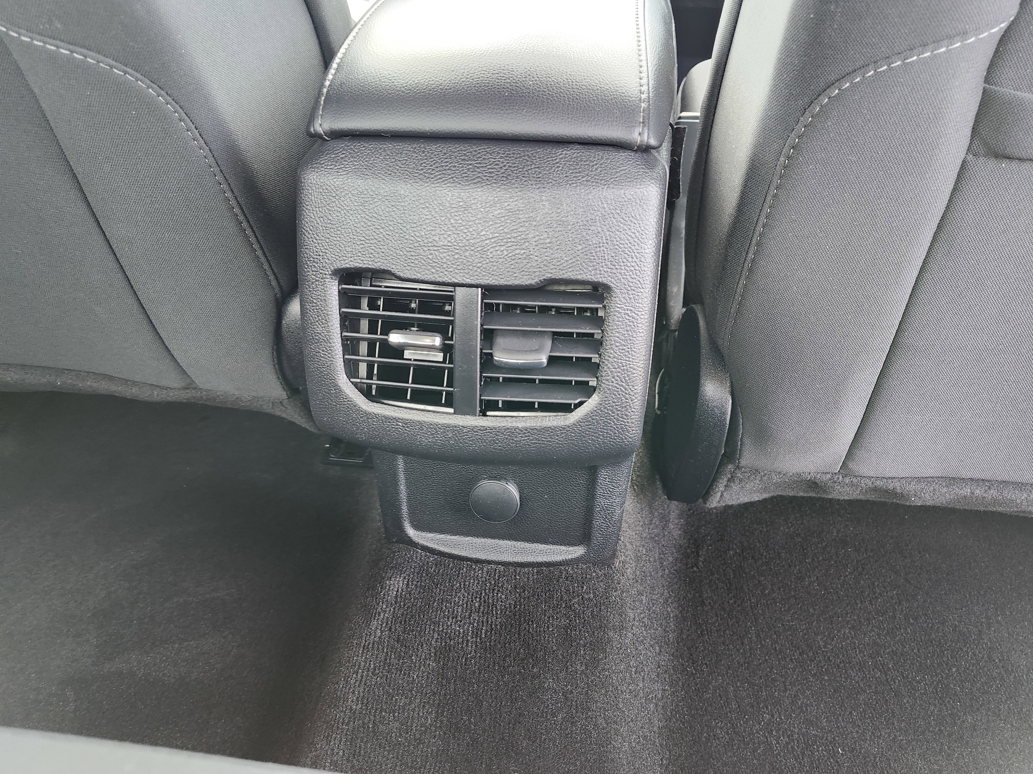 Used 2020 Ford Fusion SE FWD image 22