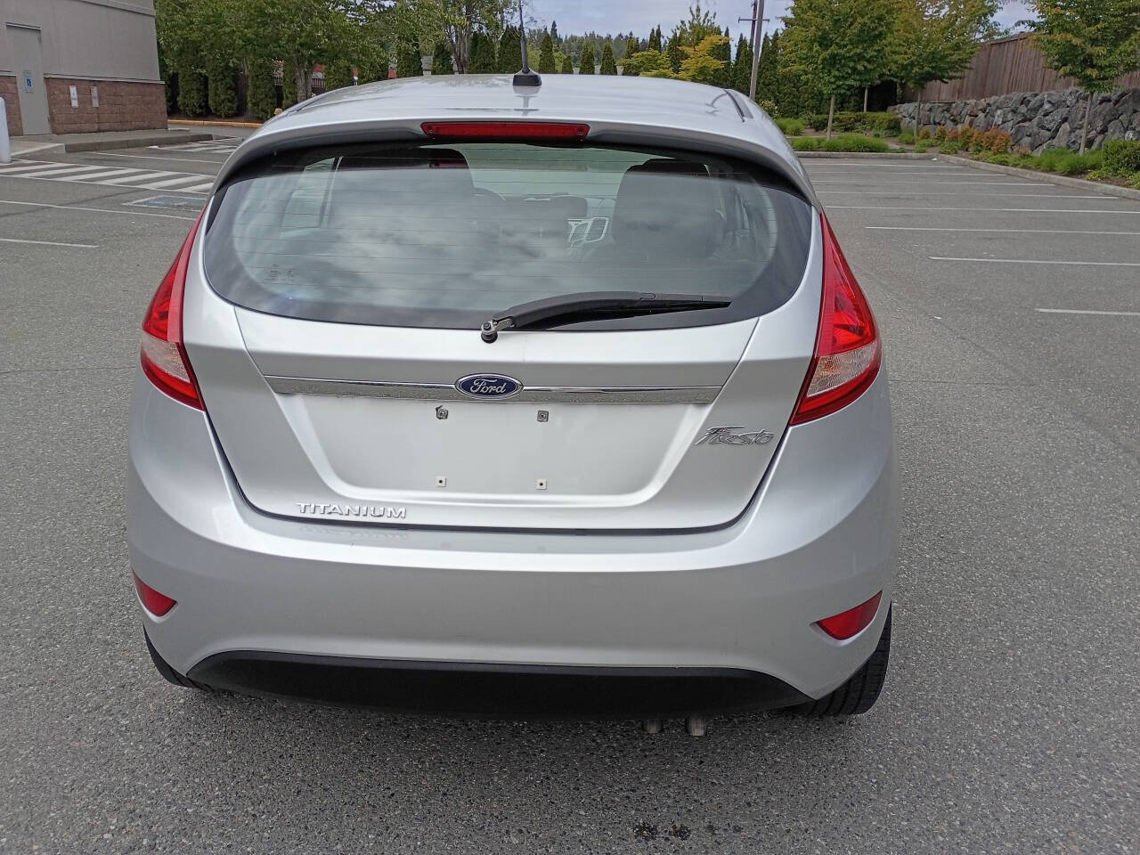 Used 2013 Ford Fiesta Titanium FWD image 4