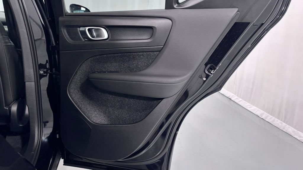 Certified 2025 Volvo XC40 B5 Plus AWD/4WD image 26