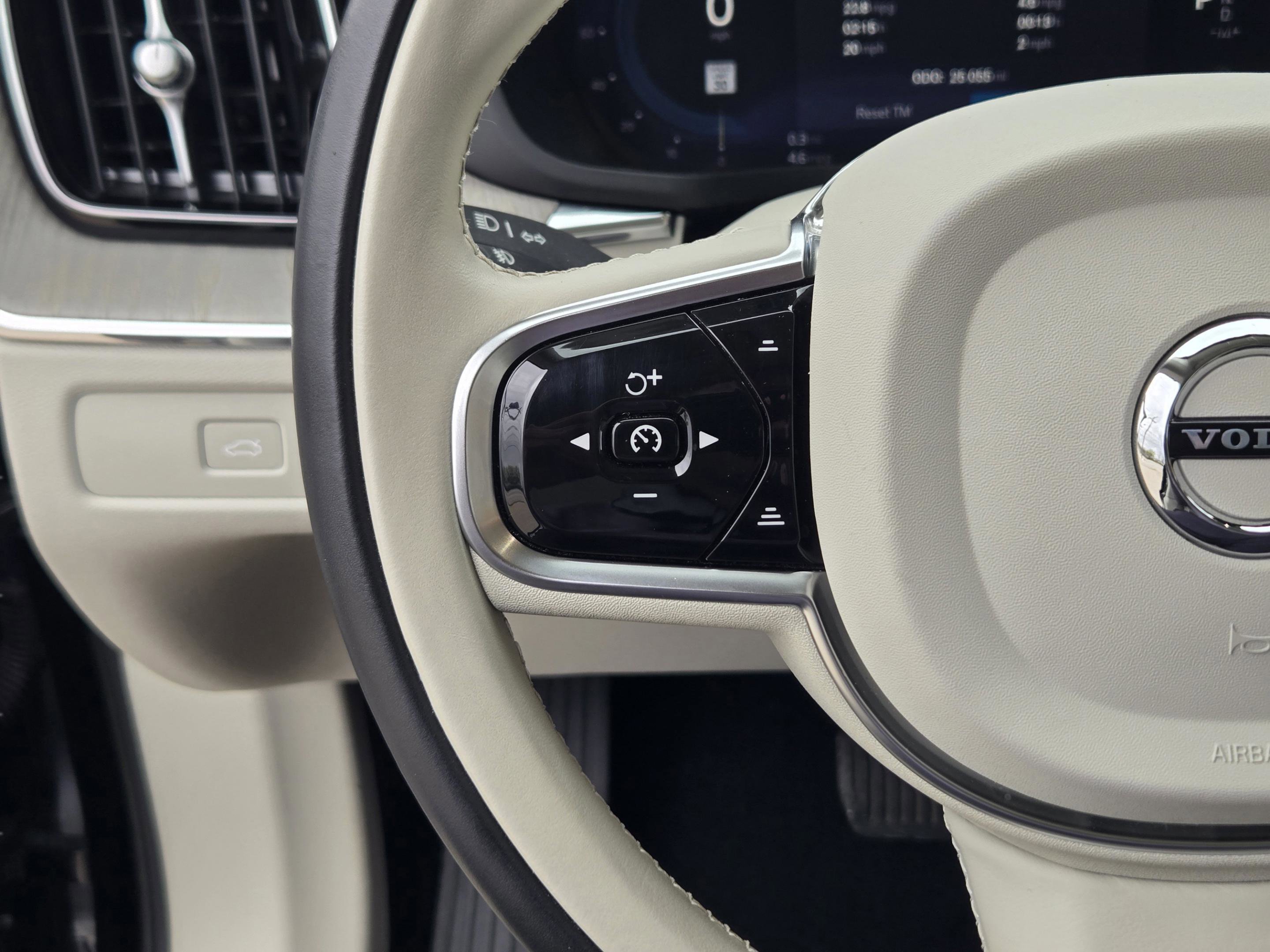 Used 2023 Volvo XC60 B5 Plus w/ Climate Package image 37