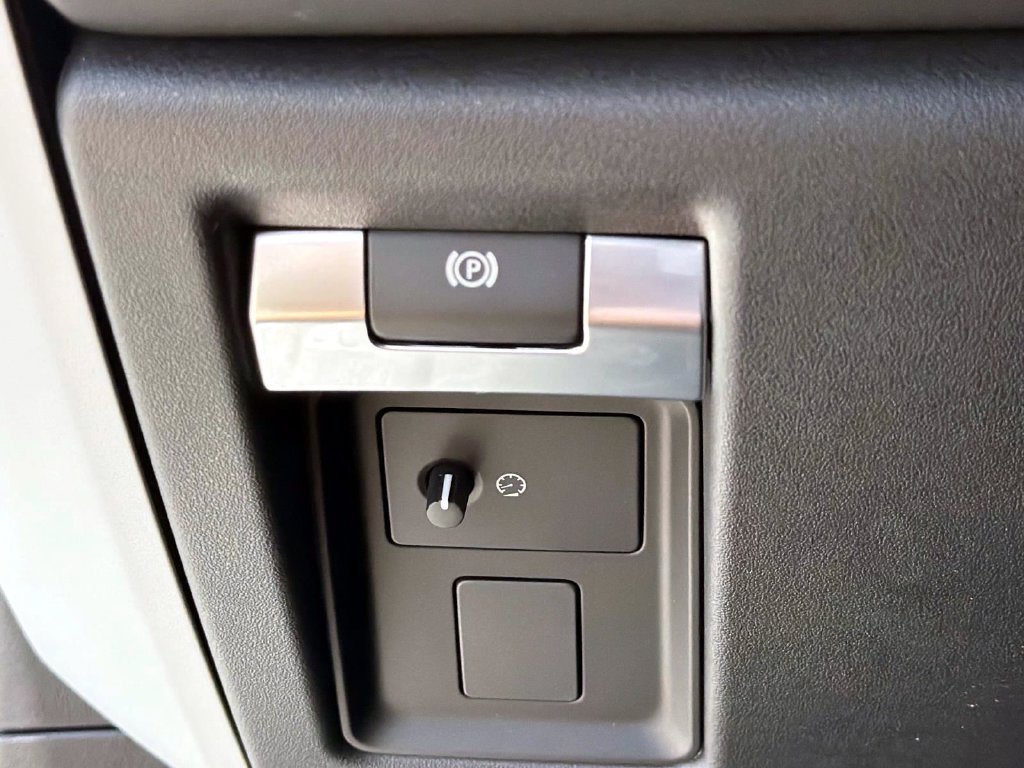 New 2026 Land Rover Defender 110 S AWD/4WD image 31