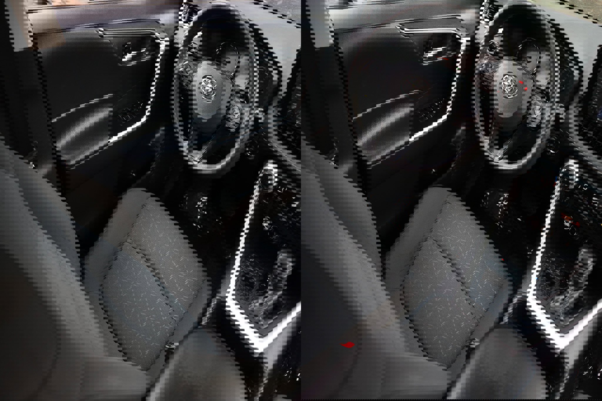 Used 2022 Toyota RAV4 XLE image 24