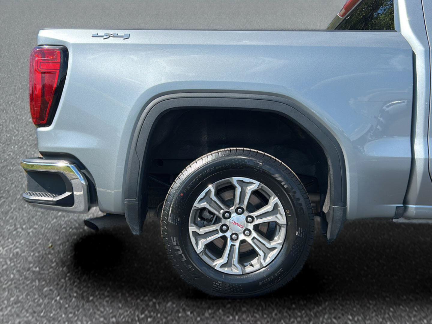 Certified 2025 GMC Sierra 1500 SLT AWD/4WD image 8
