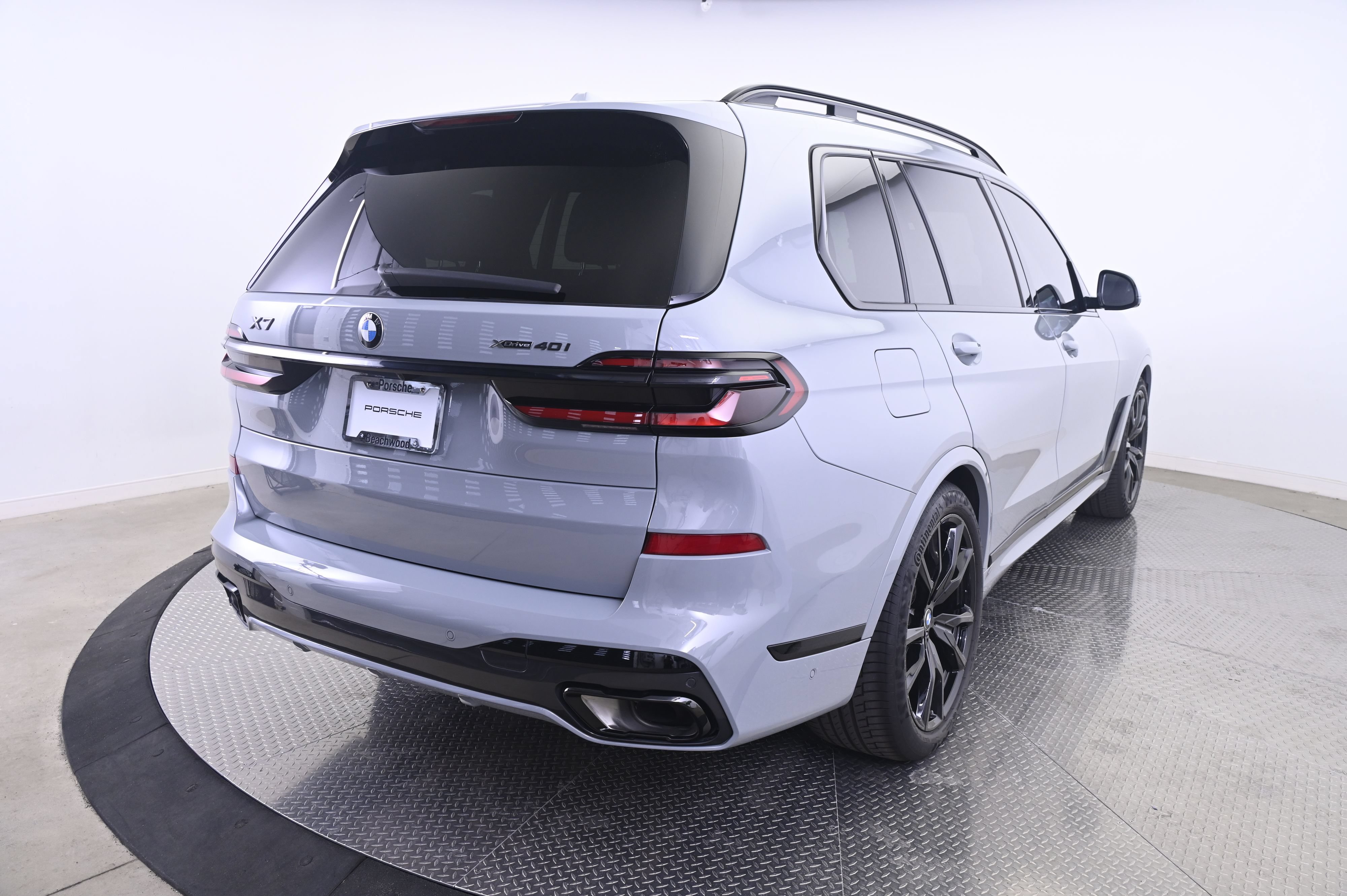 Used 2025 BMW X7 xDrive40i w/ M Sport Package AWD/4WD image 7