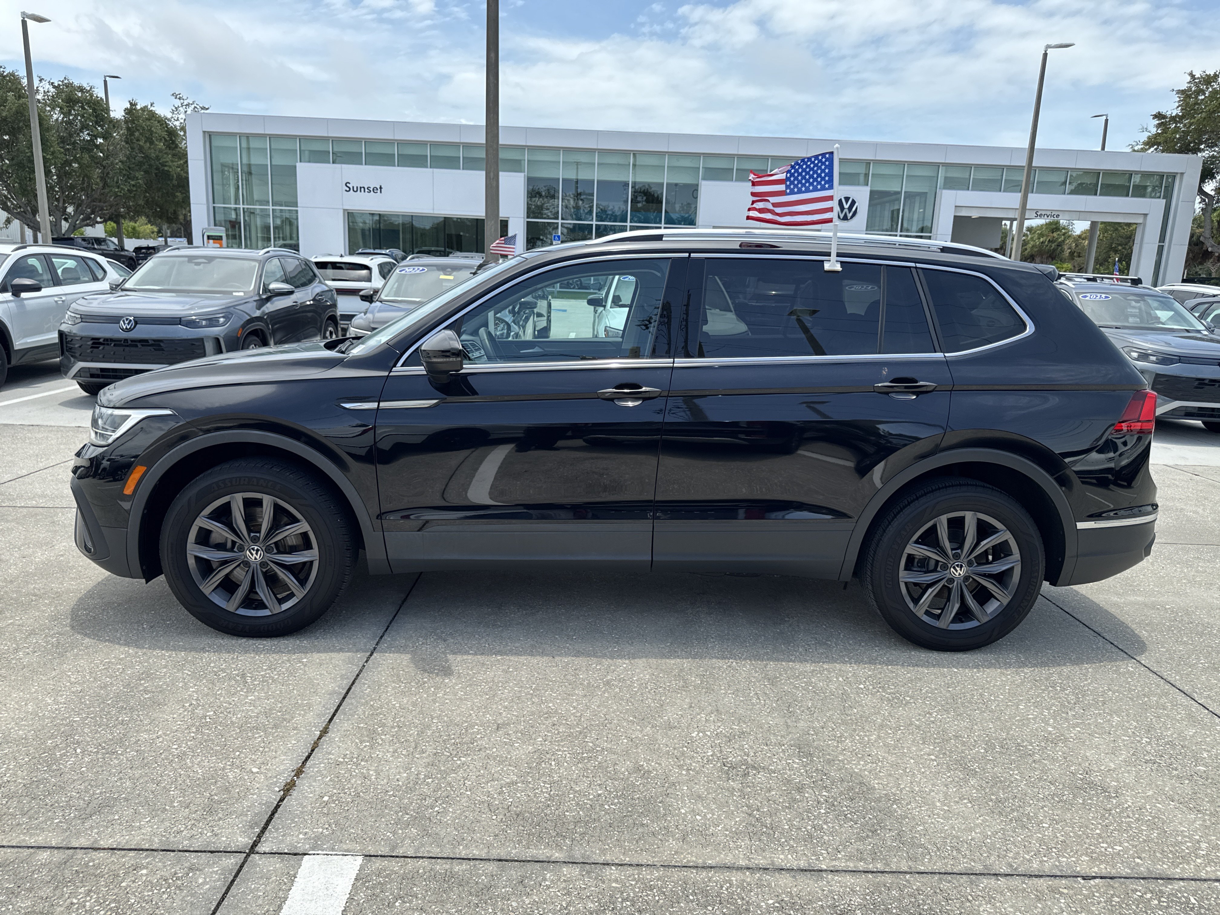 Used 2023 Volkswagen Tiguan SE FWD image 7
