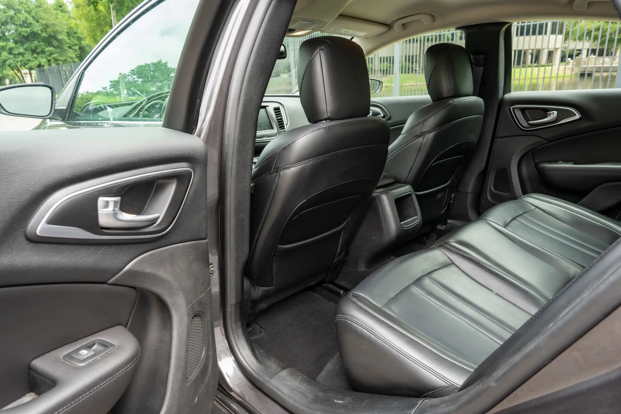Used 2017 Chrysler 200 Limited Platinum FWD image 12