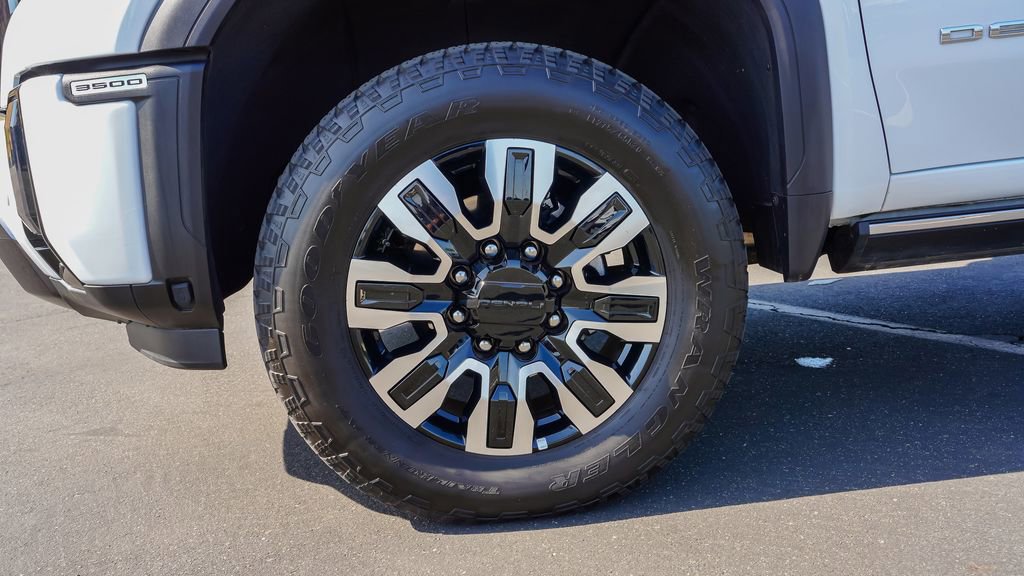 Used 2024 GMC Sierra 3500 Denali Ultimate AWD/4WD image 9