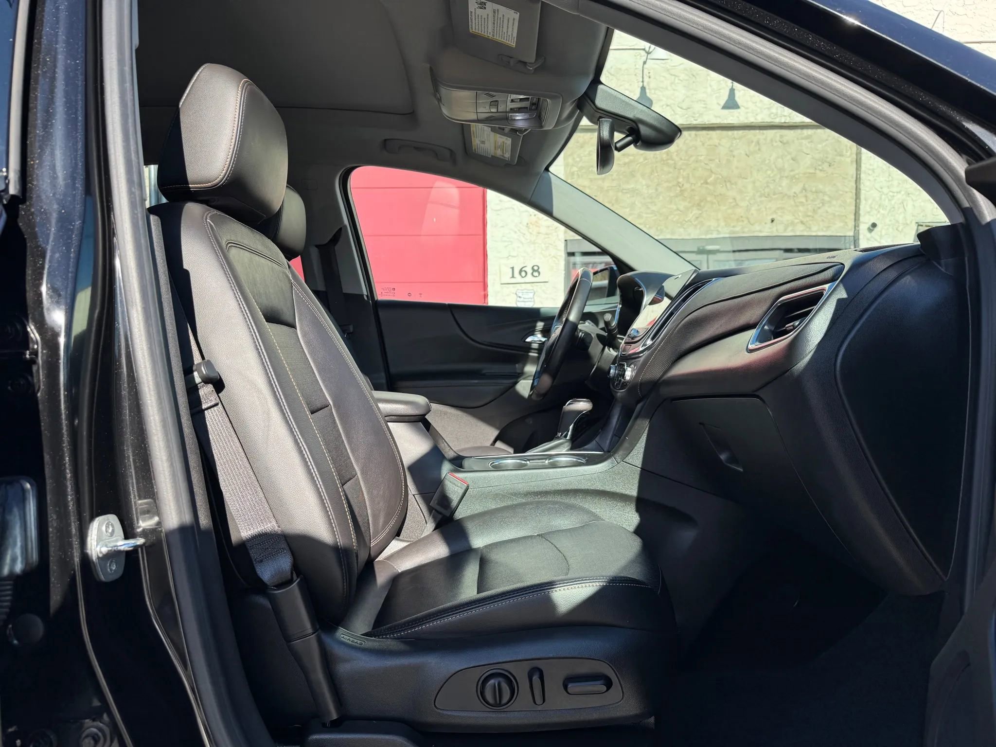 Used 2020 Chevrolet Equinox Premier image 24