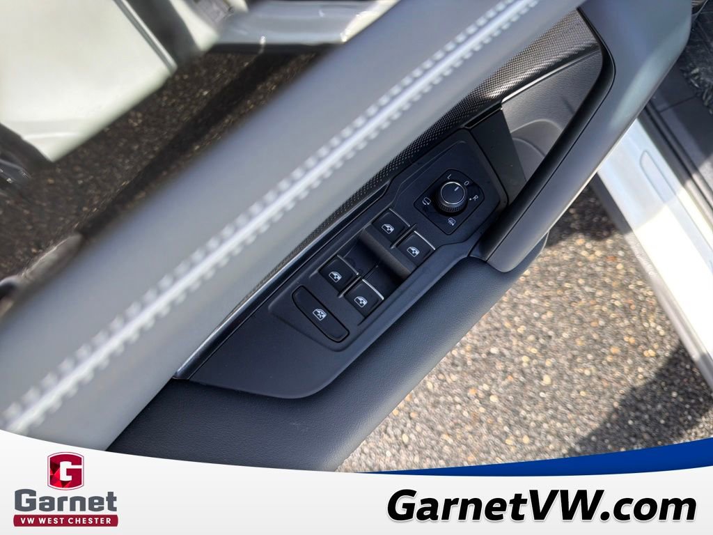 New 2026 Volkswagen Tiguan SEL R-Line image 11