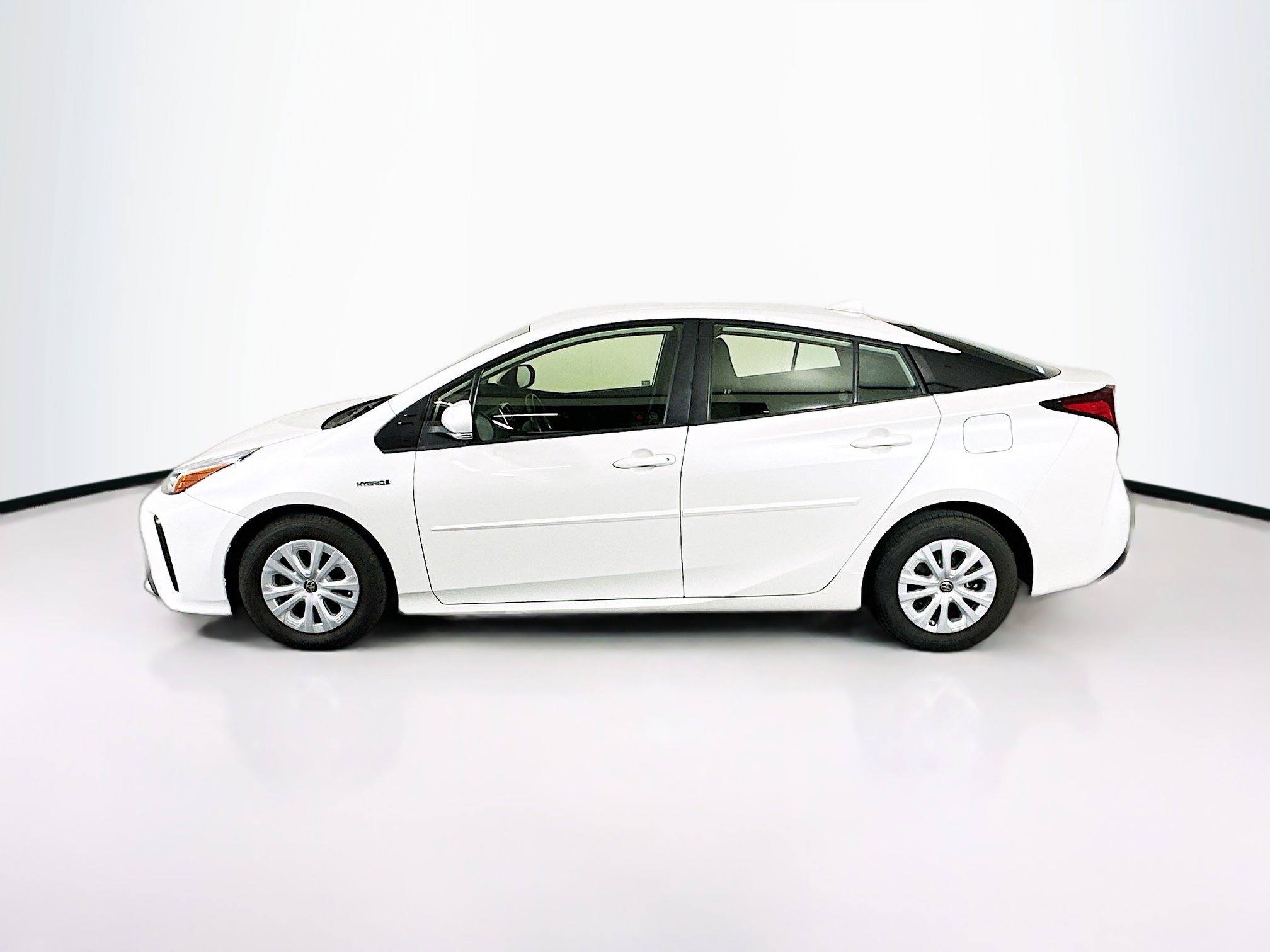 Used 2019 Toyota Prius L Eco w/ Carpet Mat Package FWD image 4