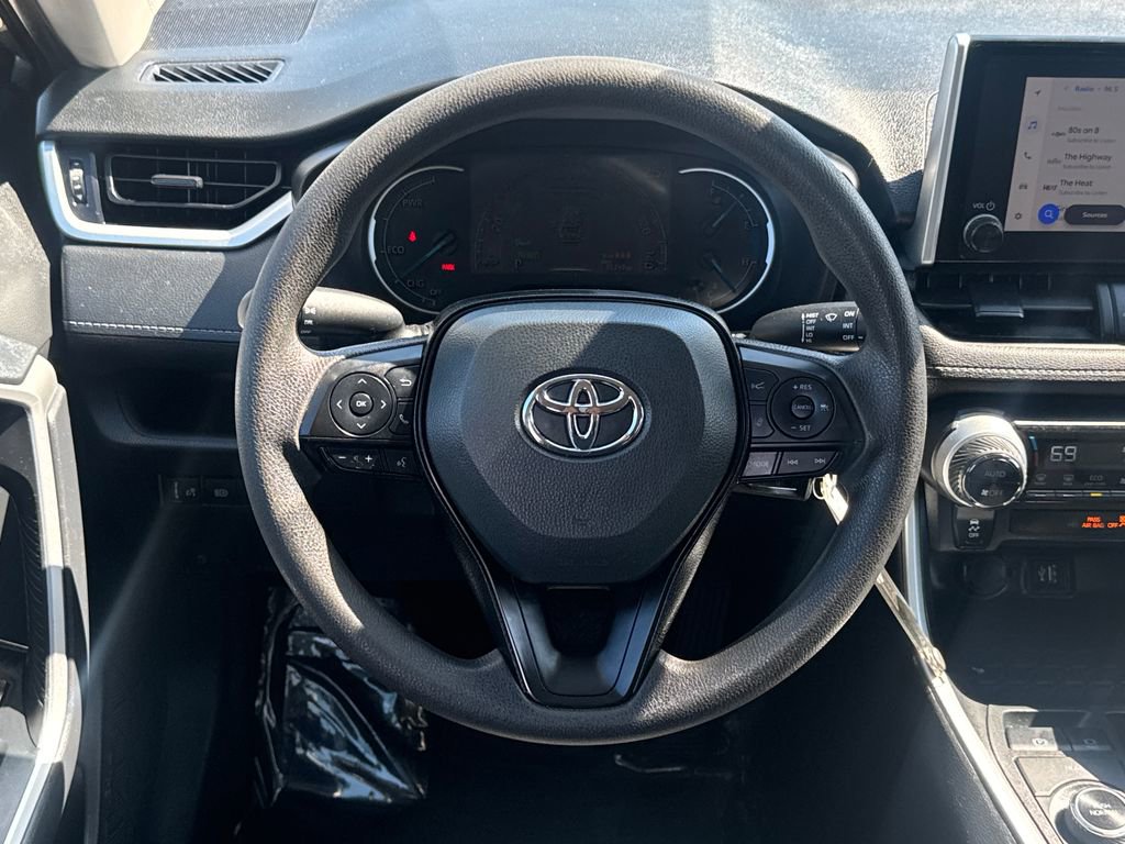 Used 2025 Toyota RAV4 LE AWD/4WD image 13