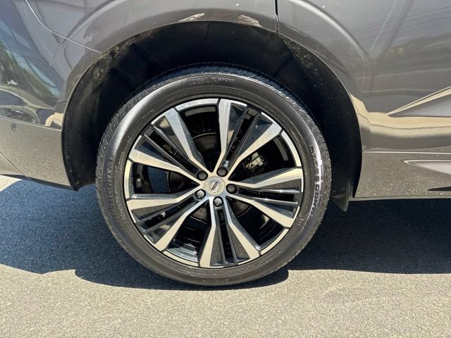 Certified 2025 Volvo XC60 B5 Plus AWD/4WD image 9