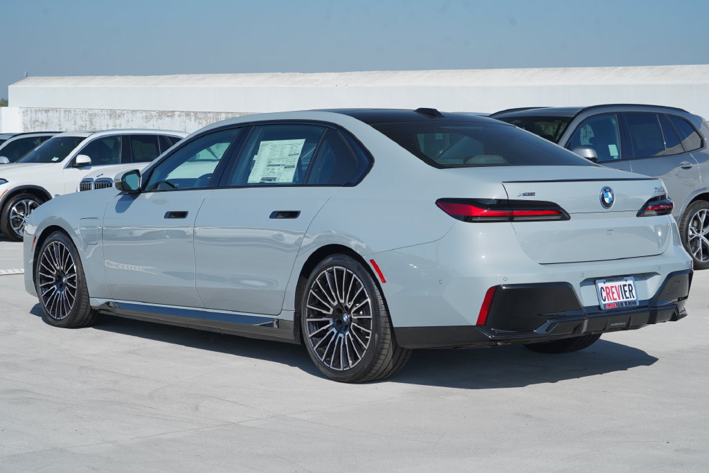New 2026 BMW 750e xDrive w/ Premium Package AWD/4WD image 10
