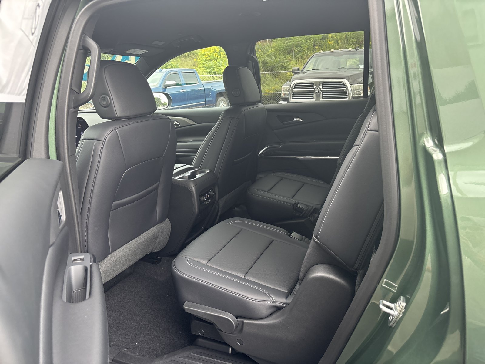 New 2027 Chevrolet Traverse LT w/ Midnight/Sport Edition AWD/4WD image 8