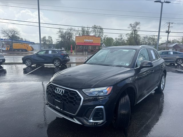 Used 2023 Audi Q5 2.0T Premium w/ Convenience Package AWD/4WD image 2