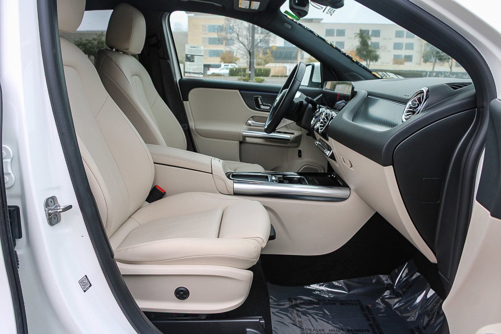 Certified 2025 Mercedes-Benz GLA 250 4MATIC image 16