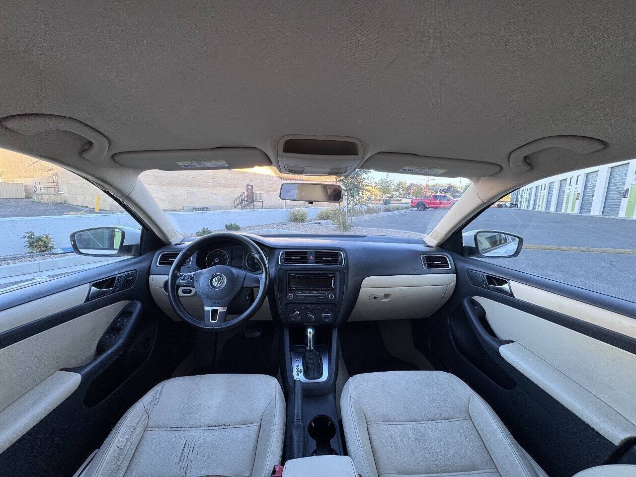 Used 2012 Volkswagen Jetta SE FWD image 6