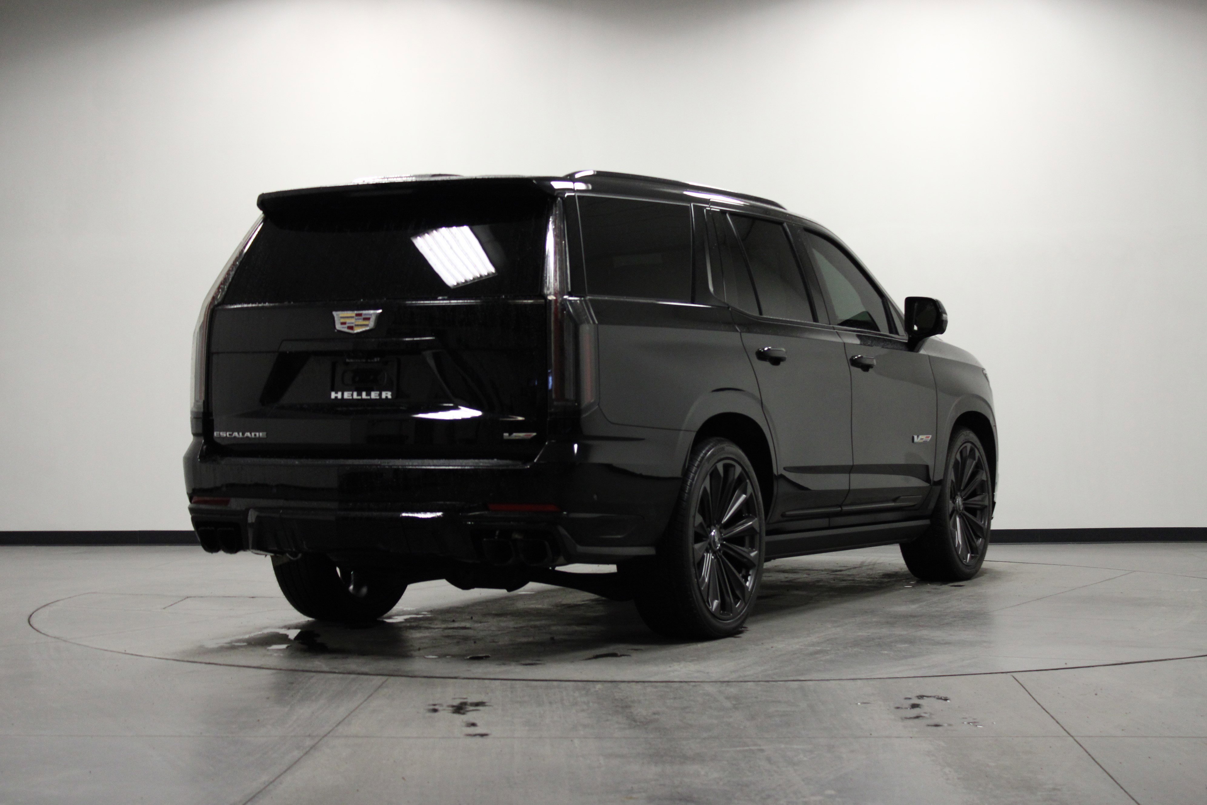 Used 2025 Cadillac Escalade V image 4