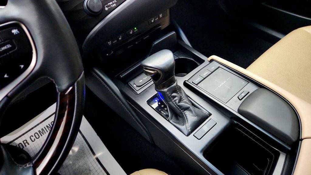 Used 2020 Lexus ES 350 w/ Premium Package FWD image 16