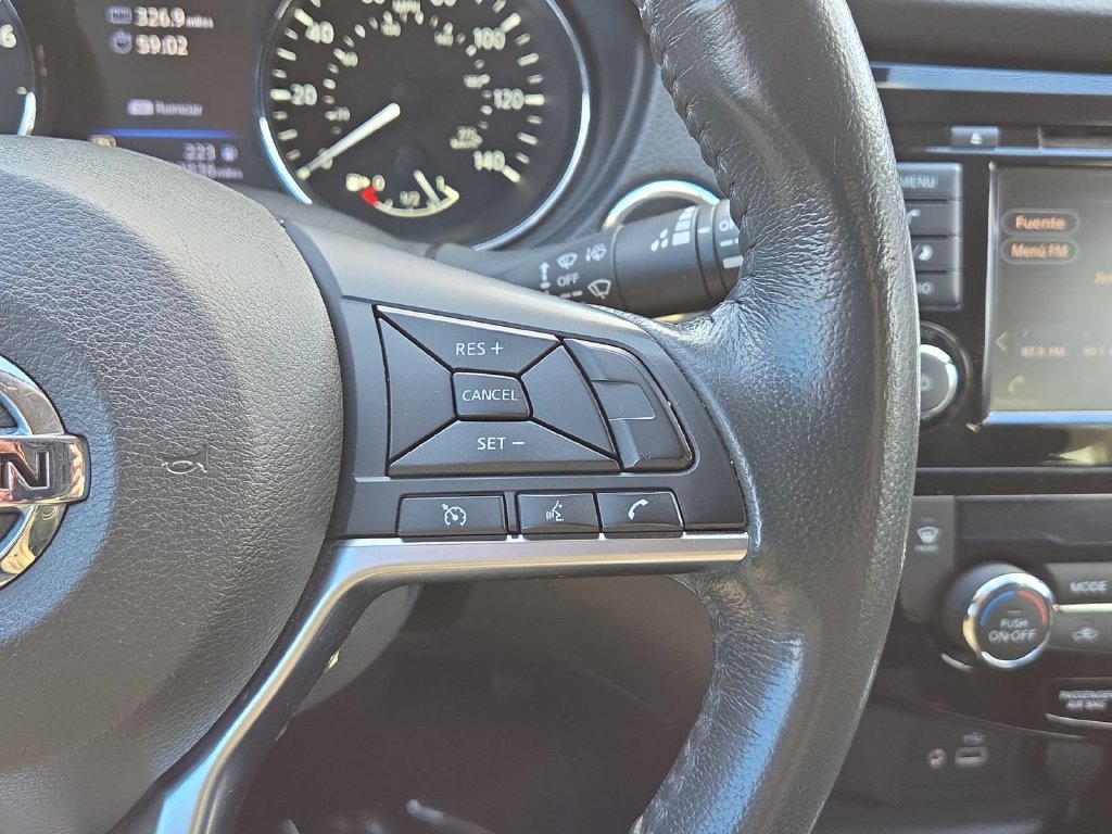 Used 2018 Nissan Rogue SV AWD/4WD image 19