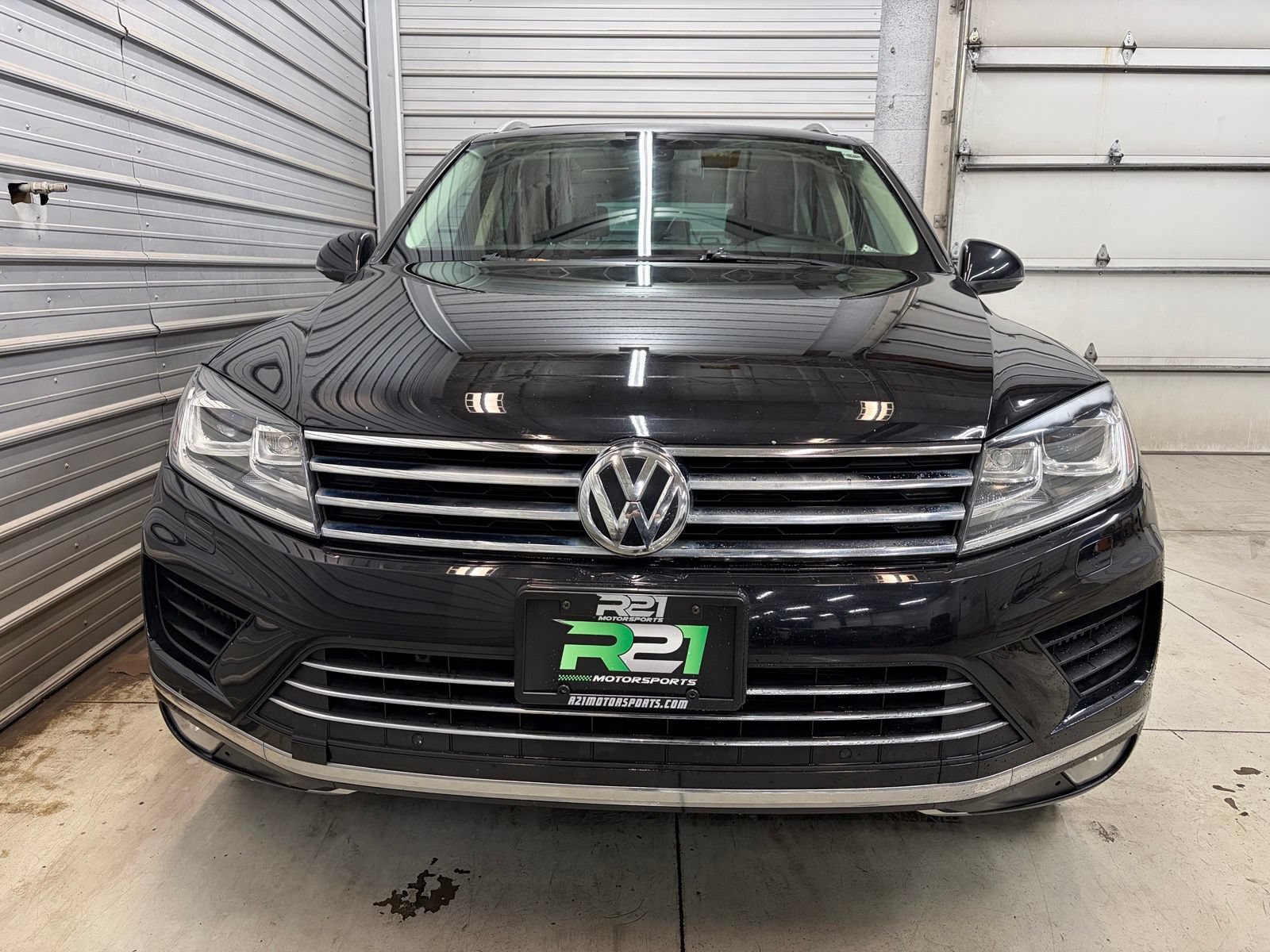 Used 2015 Volkswagen Touareg TDI AWD/4WD image 2