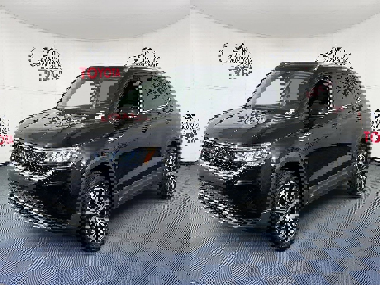 Used 2024 Volkswagen Taos SE image 2