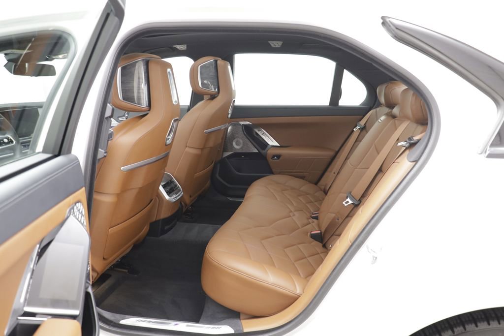 Certified 2025 BMW 760i xDrive w/ Executive Package AWD/4WD image 14