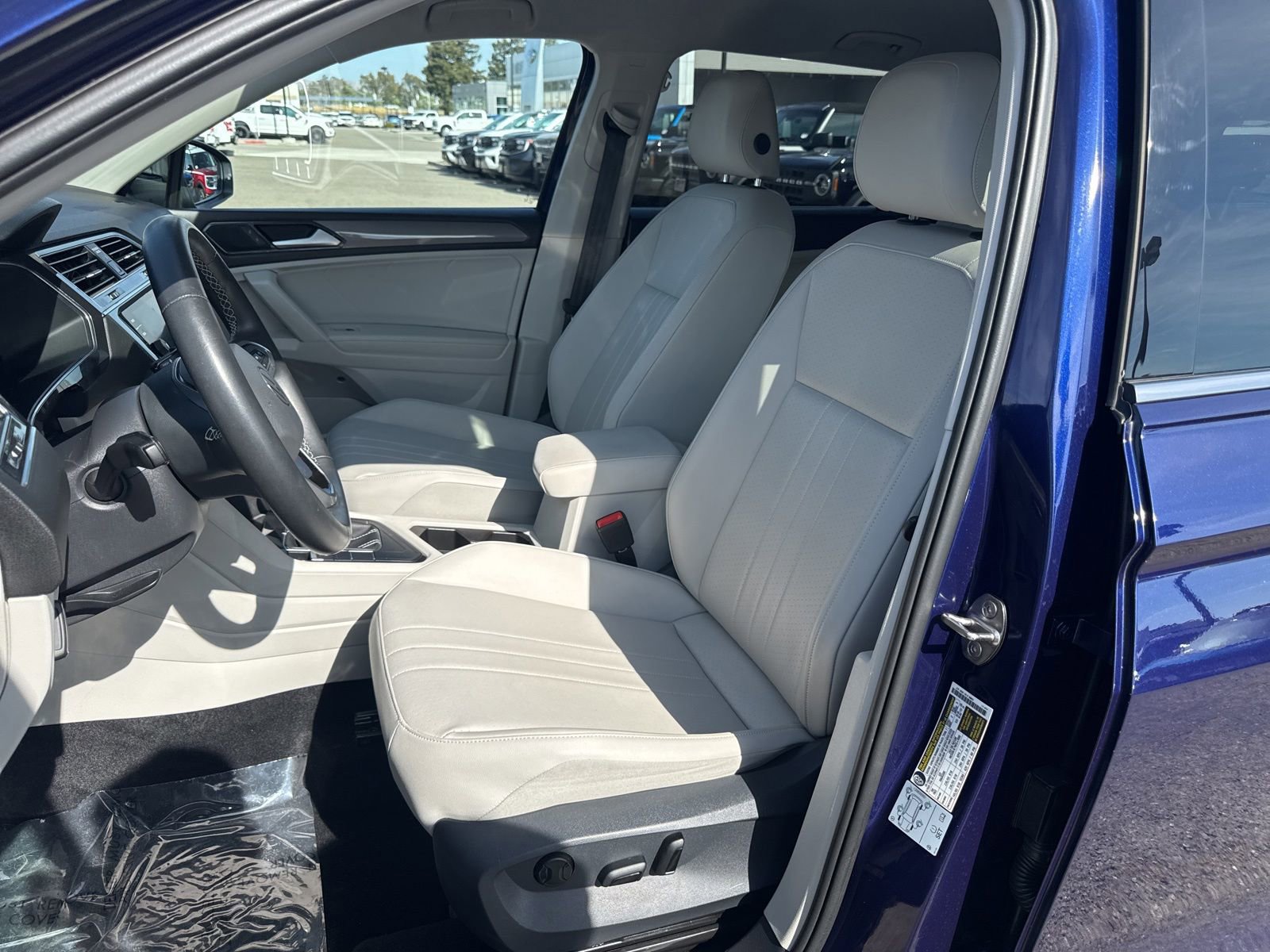 Used 2022 Volkswagen Tiguan SE FWD image 15