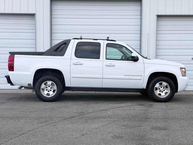 Used 2007 Chevrolet Avalanche LT AWD/4WD image 4