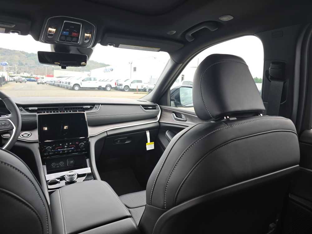 New 2025 Jeep Grand Cherokee L Limited w/ Luxury Tech Group II image 14