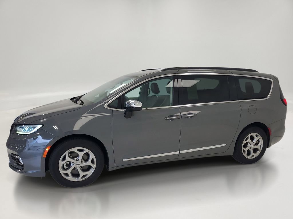 Used 2023 Chrysler Pacifica Limited FWD image 3