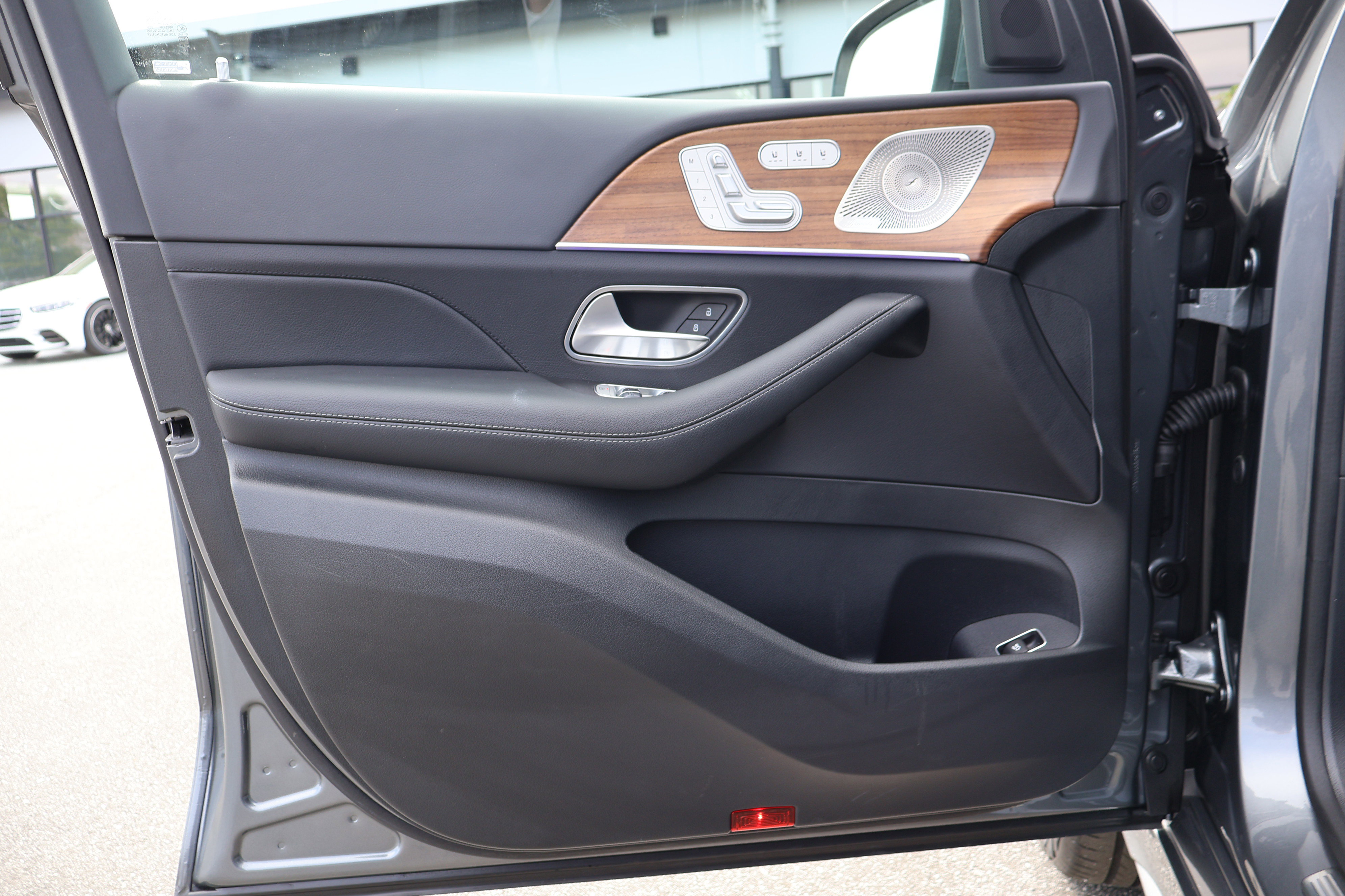 Used 2025 Mercedes-Benz GLS 450 4MATIC image 13