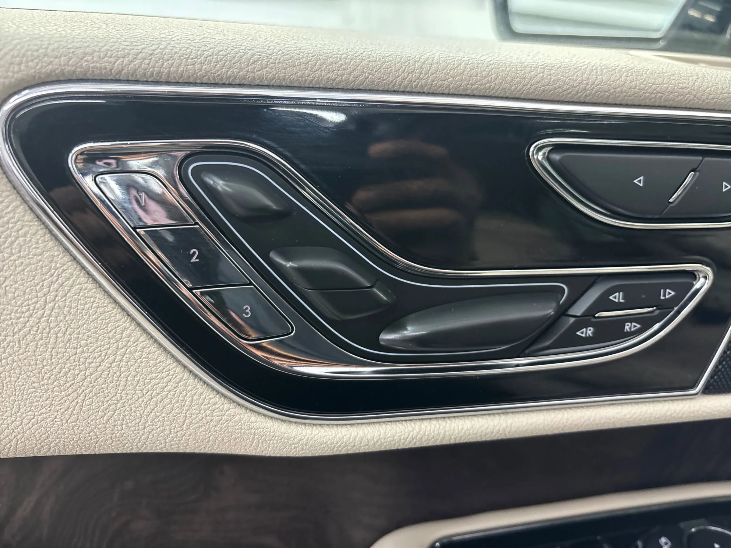 Used 2020 Lincoln Navigator L Reserve w/ Equipment Group 201A Reserve image 25