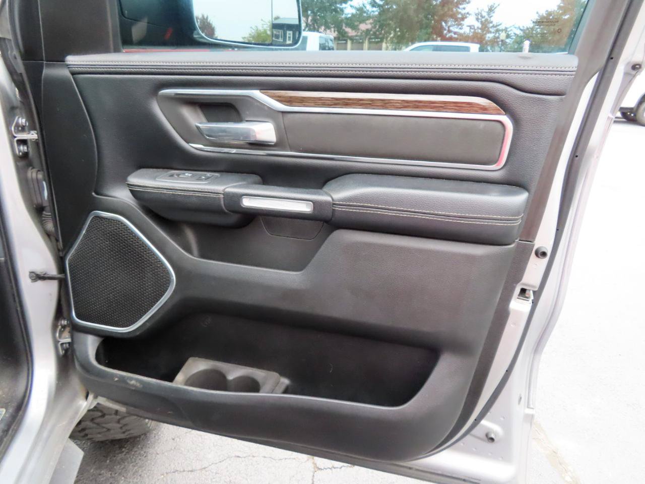 Used 2019 RAM 1500 Laramie AWD/4WD image 34