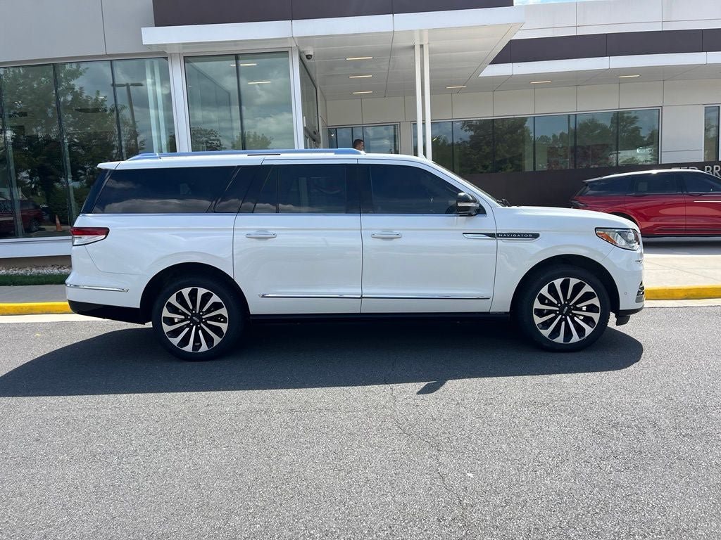 Certified 2023 Lincoln Navigator L Reserve AWD/4WD image 10