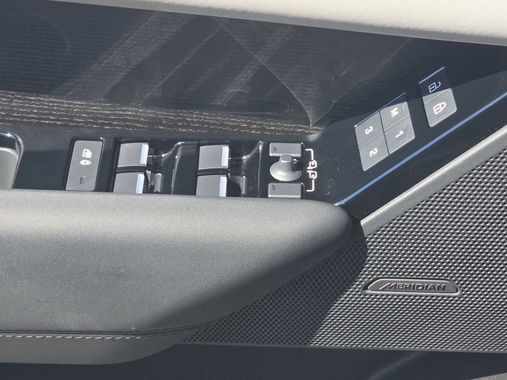 Certified 2026 Land Rover Range Rover Velar S image 31