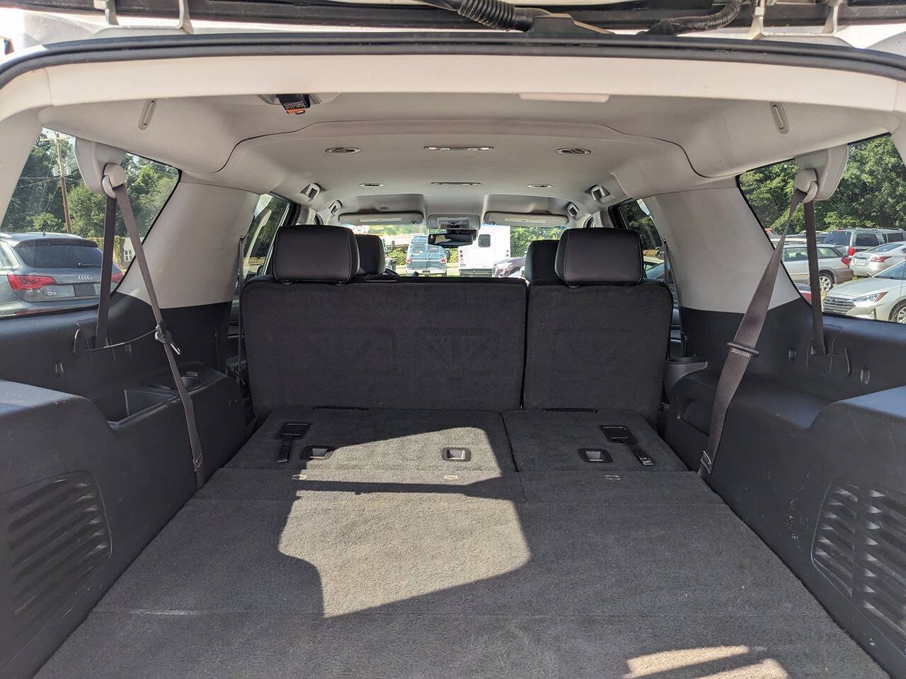 Used 2015 Chevrolet Suburban LT RWD image 25