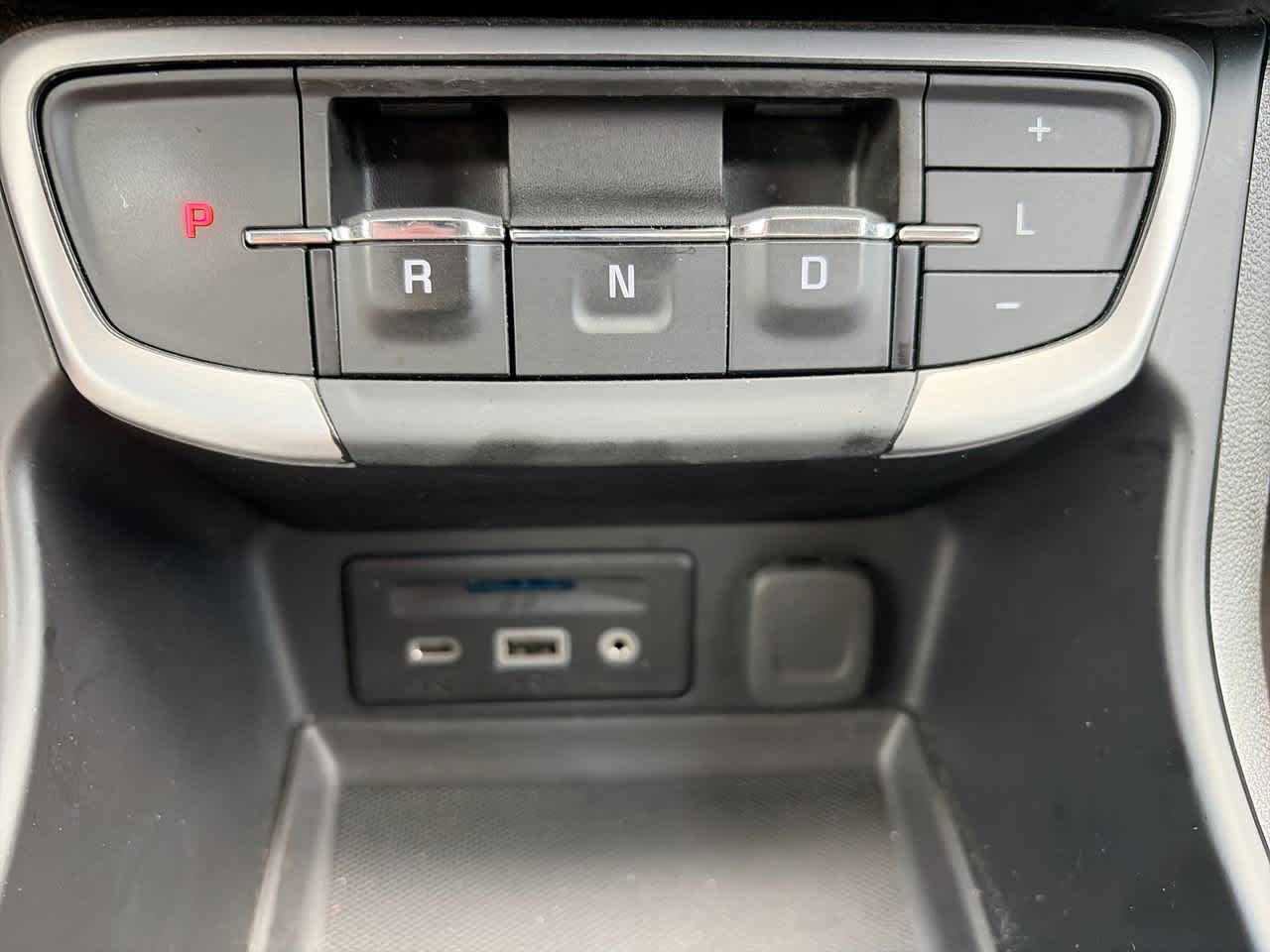 Used 2024 GMC Terrain SLT AWD/4WD image 22