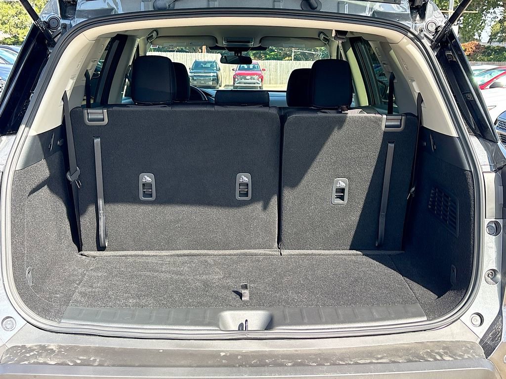 Used 2025 Nissan Pathfinder S image 25