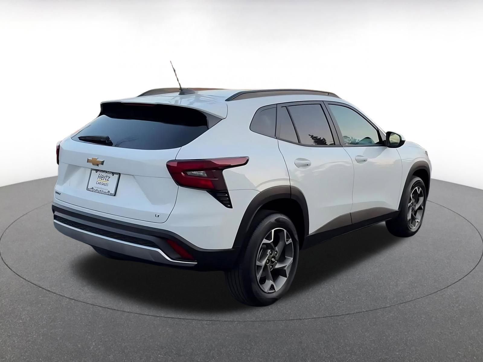 Used 2025 Chevrolet Trax LT w/ LT Convenience Package image 14