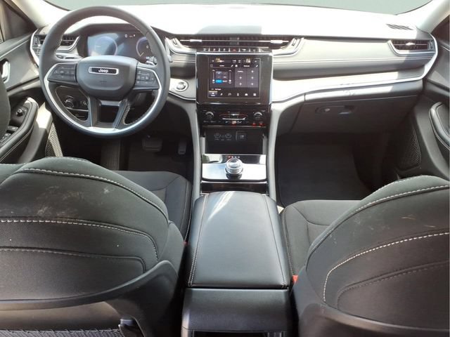 Used 2023 Jeep Grand Cherokee Laredo AWD/4WD image 21