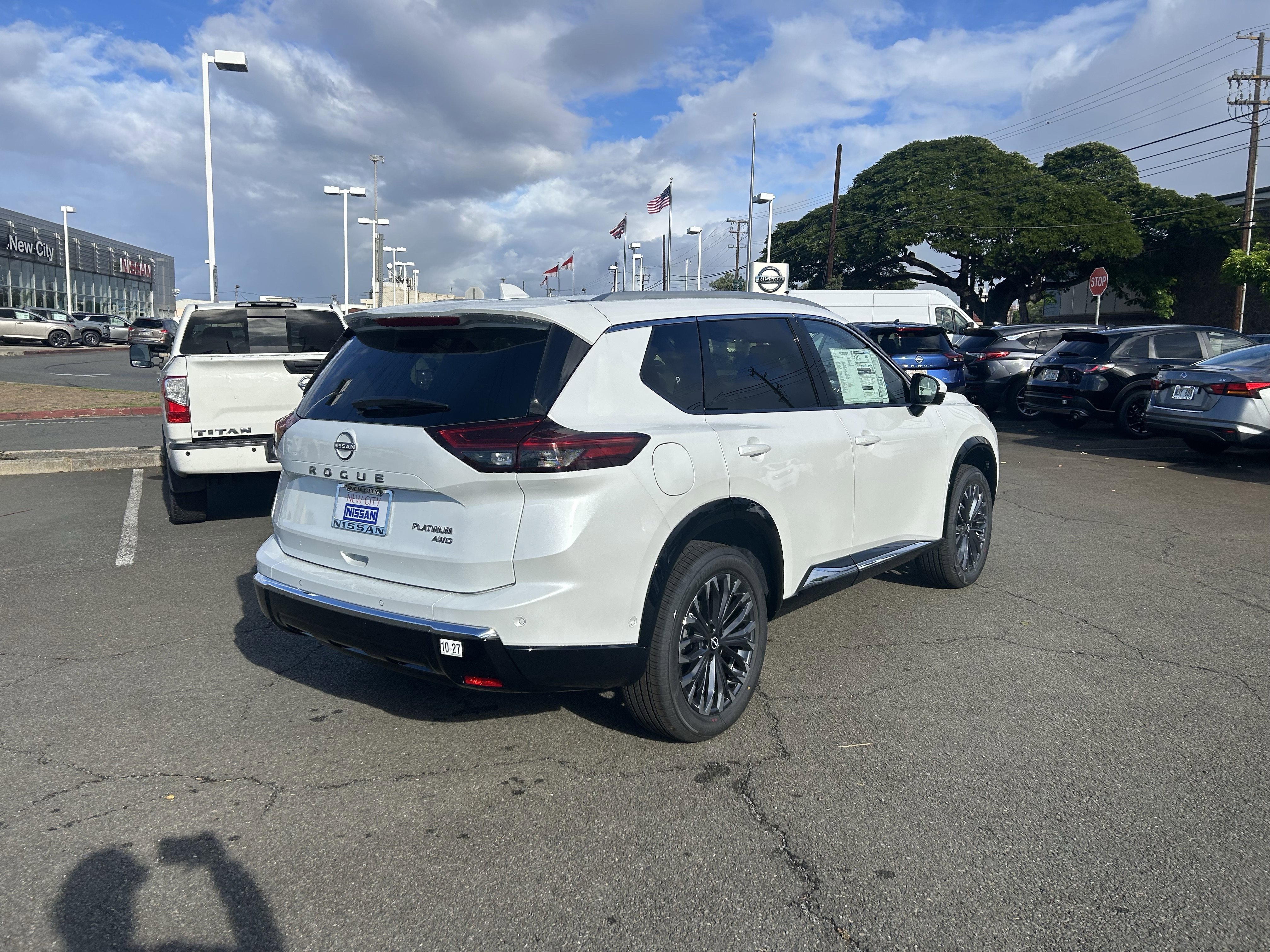 New 2026 Nissan Rogue Platinum image 3
