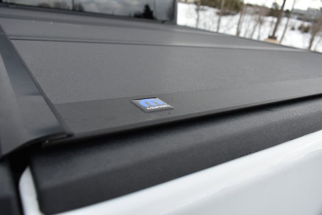 Used 2024 Jeep Gladiator Rubicon w/ Technology Group image 32