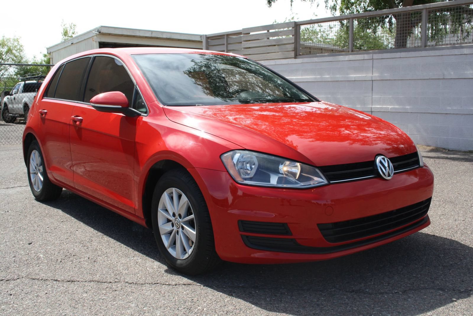 Used 2015 Volkswagen Golf S FWD image 2