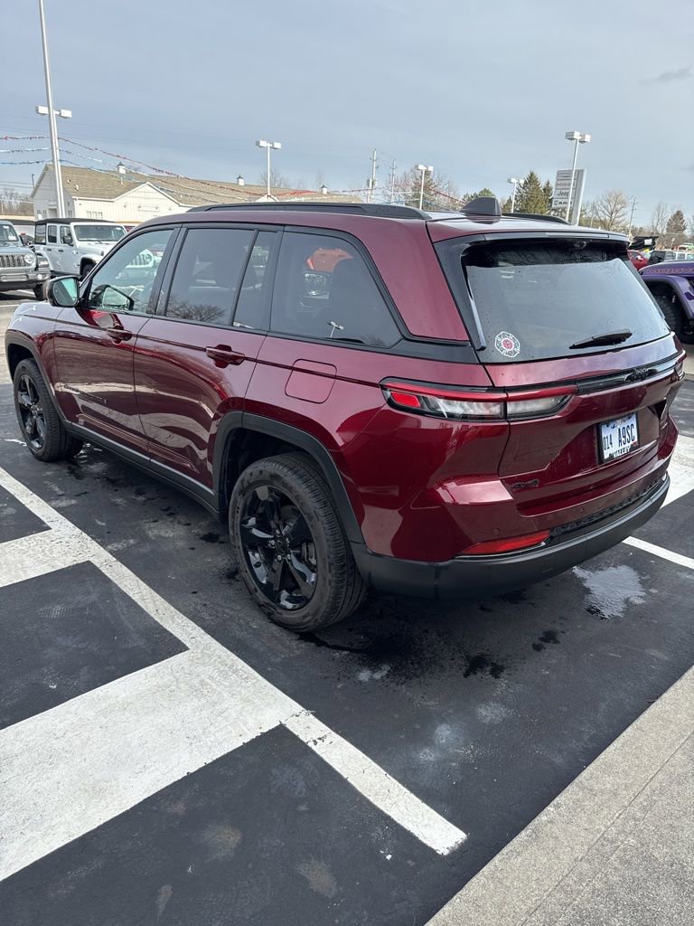 Used 2023 Jeep Grand Cherokee Limited w/ Luxury Tech Group II image 6