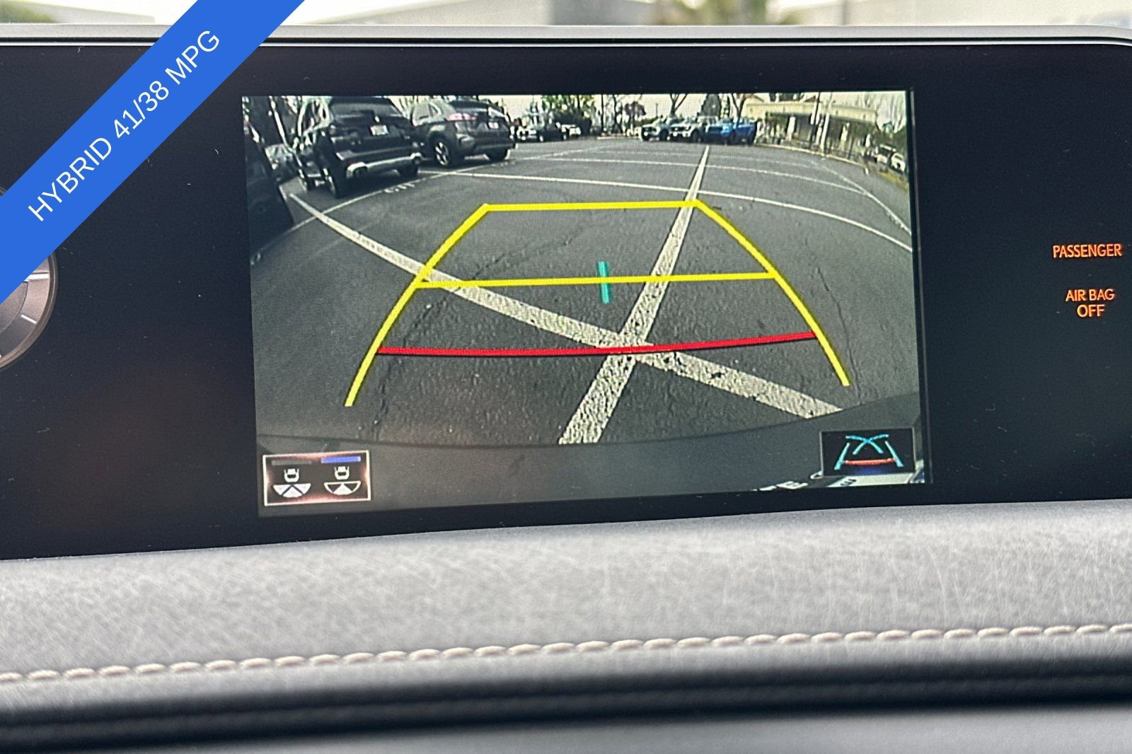 Used 2020 Lexus UX 250h w/ Premium Package image 19