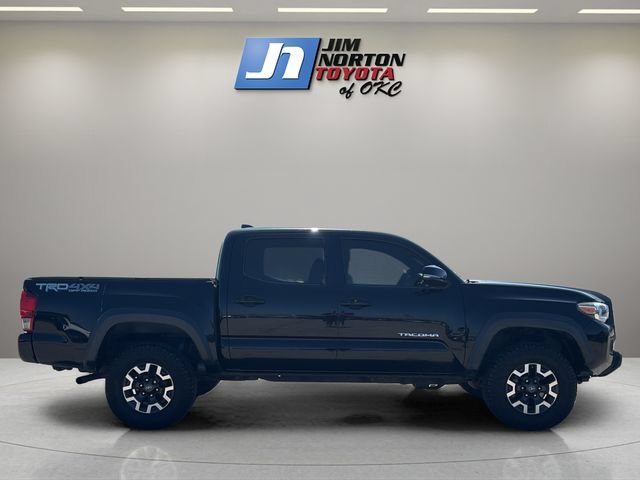 Used 2017 Toyota Tacoma TRD Off-Road w/ Premium & Technology Package AWD/4WD image 4