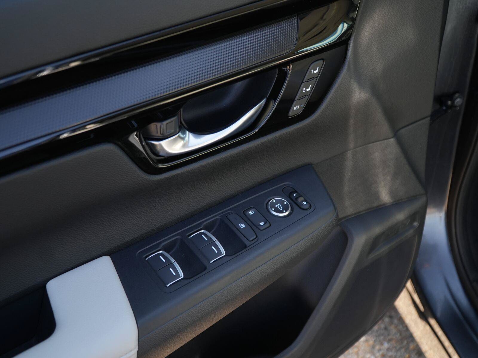 Used 2025 Honda CR-V EX-L image 5