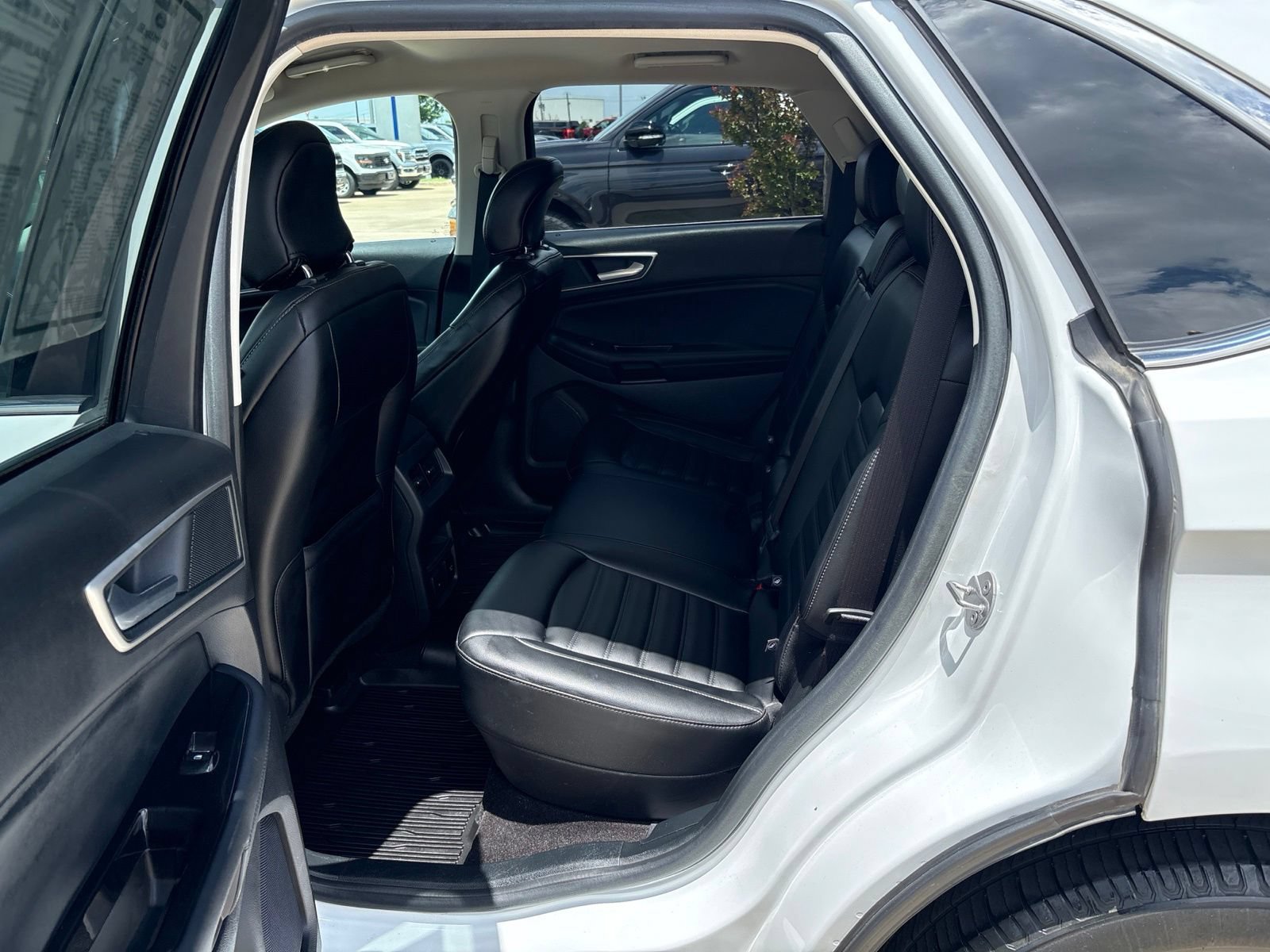 Used 2019 Ford Edge SEL w/ Equipment Group 201A FWD image 13