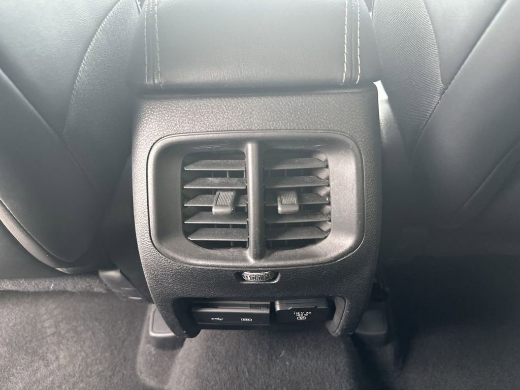 Used 2019 Jeep Cherokee Limited image 11